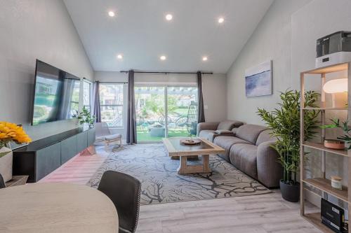 Waterfront Townhouse w Pond & Fire Pit U015, Las Vegas (fotografie 9)