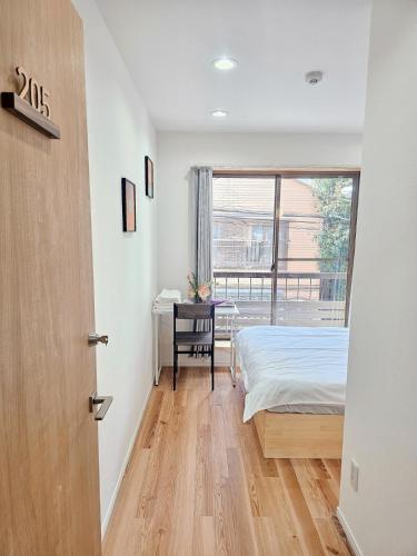Asakusa Hanichi 203 Room, 4 min walk to Asakusa Temple, direct subway to Narita and Haneda Airport