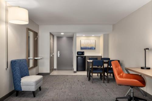 Wingate by Wyndham Fayetteville/Fort Bragg - image 4