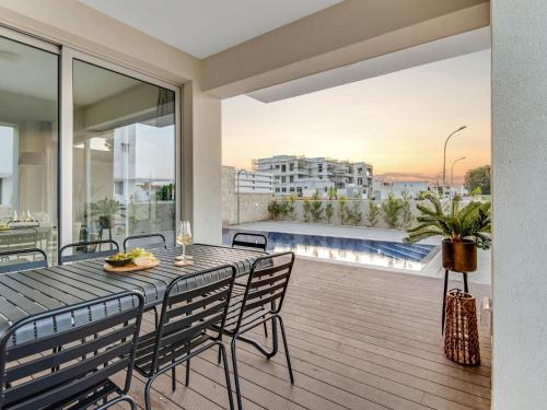 Sanders Mythical Blue Villas