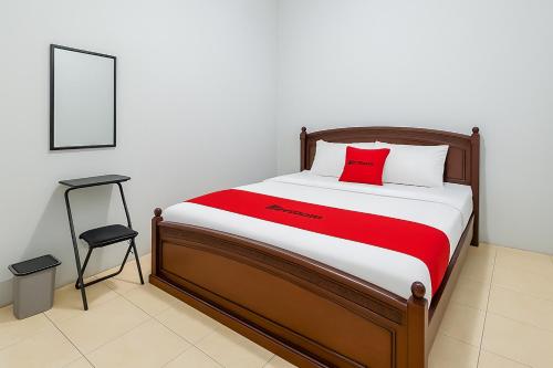 OYO 2452 Hotel Metro Room Type - Standard Double Room