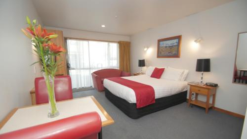 Christchurch Classic Motel & Apartments Ideally located in the Riccarton area, Comfort Inn Riccarton promises a relaxing and wonderful visit. Offering a variety of facilities and services, the property provides all you need for a good night