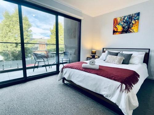 Calm Getaway Close to Airport in Fawkner