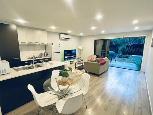 Calm Getaway Close to Airport in Fawkner