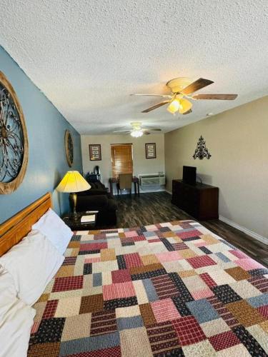 Four Horsemen Motel in Pilot Point (TX)