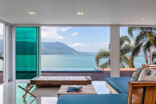 CASA Com LINDA VISTA DO MAR E PISCINA INFINITA - RIBEIRAO DA ILHA in Ribeirao da Ilha