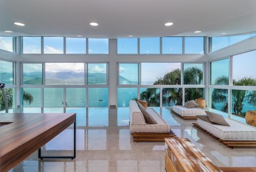 CASA Com LINDA VISTA DO MAR E PISCINA INFINITA - RIBEIRAO DA ILHA in Ribeirao da Ilha