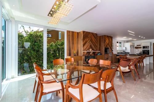 CASA Com LINDA VISTA DO MAR E PISCINA INFINITA - RIBEIRAO DA ILHA in Ribeirao da Ilha