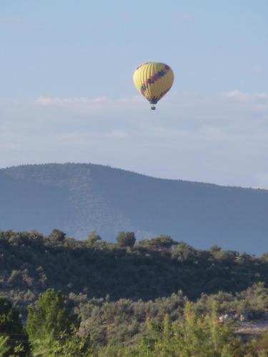 Verde Valley Lawn Cottage 10