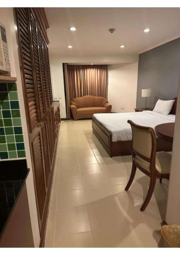 room detail thumbnail 0