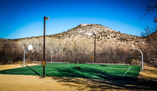 Verde Valley One-Bedroom Park Model Cabin 14