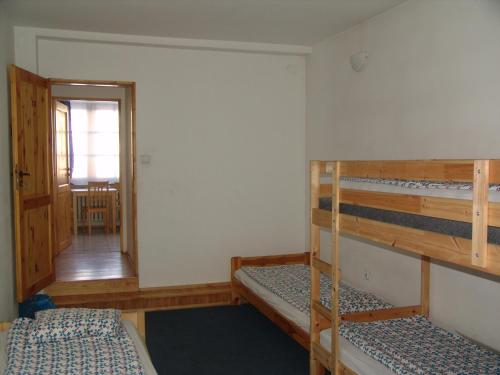 2 twin beds, 2 sofa beds