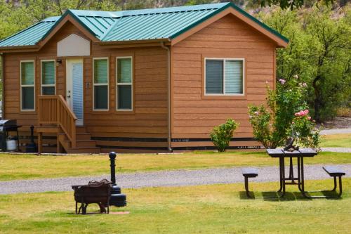 Verde Valley Lawn Cottage 10