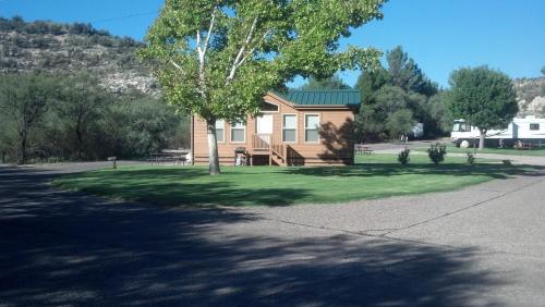 Verde Valley Lawn Cottage 10