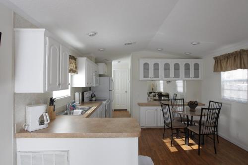 One-Bedroom Cottage image 4