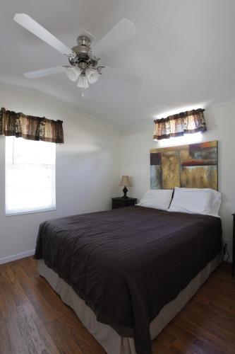One-Bedroom Cottage image 2