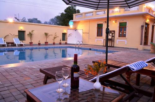 Úszómedence, Koolwal Kothi Zinc Journey by The Fern, Nawalgarh in Mandawa