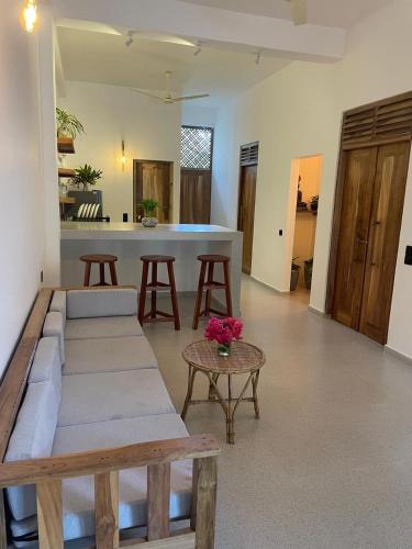 Hibiscus house - image 2