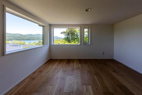 Hours Villa 富嶺