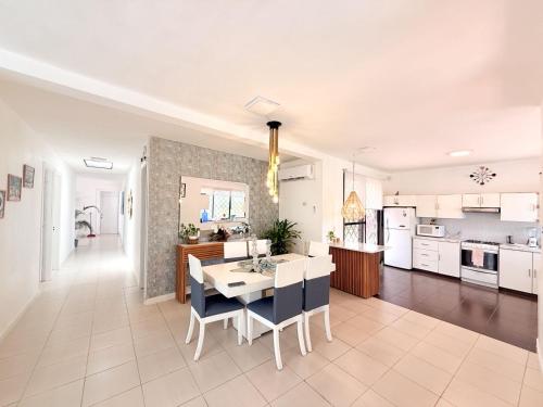 Las palmeras con piscina in Playas Villamil