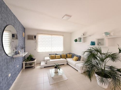 Las palmeras con piscina in Playas Villamil