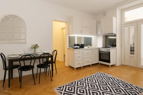 Cocina, Mid Ultra Central, Self Check In, Oradea in Oradea