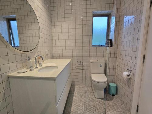 Bathroom, Charming Bronte Studio in Bronte