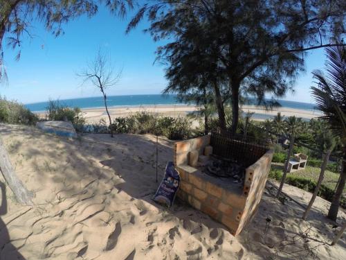 Stunning sea view, charming beach cottage in Barra, Mozambique - 4x4 in אינהמבנה