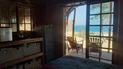 Stunning sea view, charming beach cottage in Barra, Mozambique - 4x4 in אינהמבנה