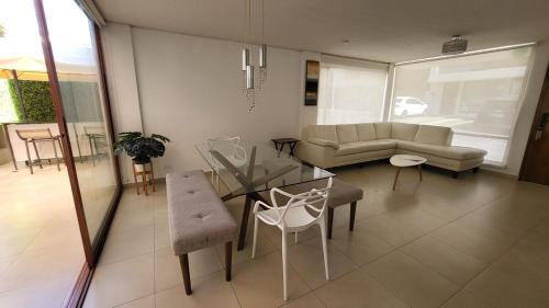 Very comfortable full house excellent connection in Tumbaco