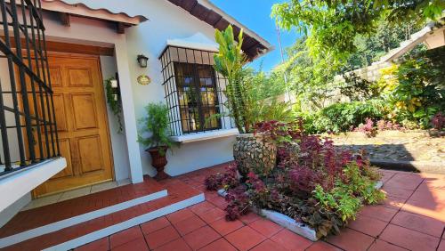 Näkymä ulkoa, Los Abuelos Mulua Reu House in Retalhuleu