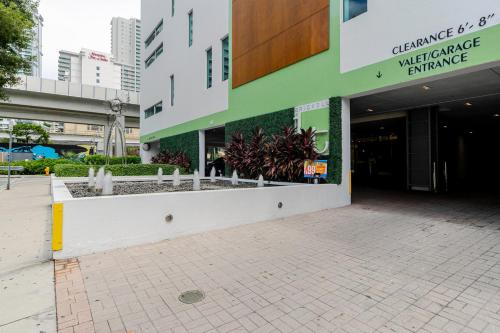 Brickell 1br w gym pool walk to beach MIA-85 in Miami, USA