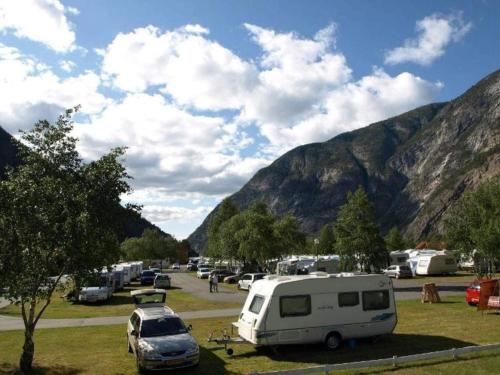 Kilátás, Apartment with shared kitchen in Lærdal in Laerdal
