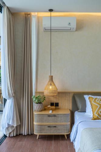 Villa Lumira - Breathtaking 4BR with Water Slide & Rice Field Views - image 5