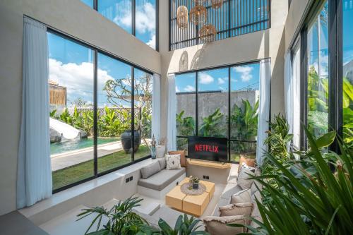 Villa Lumira - Breathtaking 4BR with Water Slide & Rice Field Views - image 4