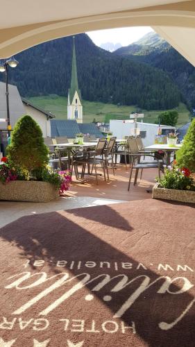 Hotel Garni Valülla - image 10