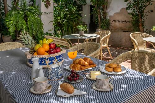 Food and beverages, Art Boutique Hotel Chamarel in Denia