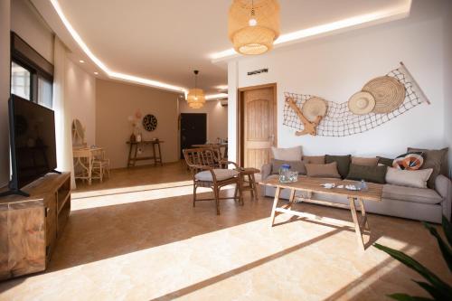 Shared lounge/TV area, Akl - Chic Apartments & Balconies in Batroun in Batroun