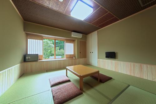 大原温泉 湯元のお宿 民宿大原山荘和室　スタンダードルーム　共用バスルーム　共用トイレ