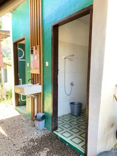Bathroom, Homestay Kurnia in Bonto Lempangan