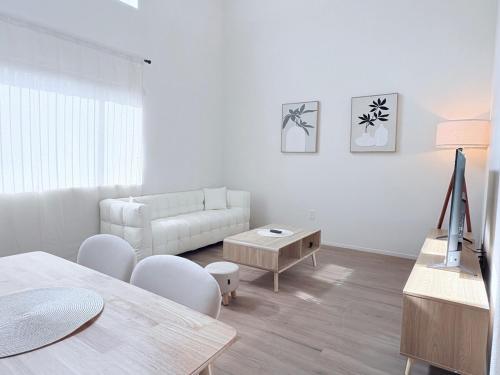 Stylish Renovated Home Near Strip, Stadium & Expo 35, Las Vegas