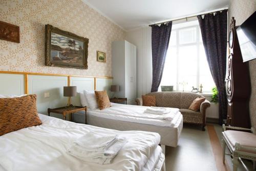 2 twin beds