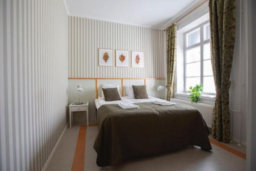 1 queen bed