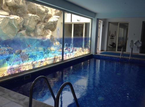 Bể bơi, Large one bedroom apartment, with village view in Peyia