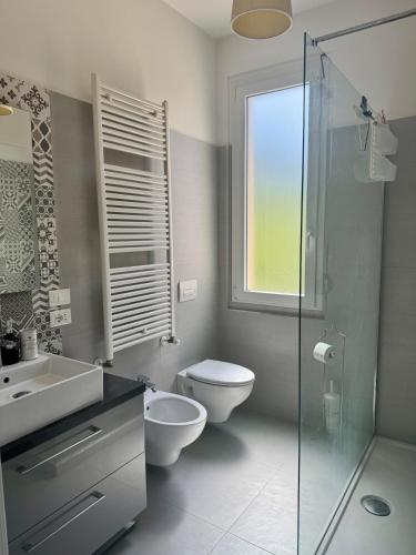 ฝักบัว, Duplex da sogno nella posizione migliore di Giulianova Lido in กีอูลีอาโนว่า