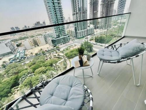 Chic 1BR with free Pool & Gym - Near Mall of Emirates near Jumeirah Village Circle