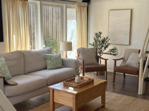外部景觀, Family Cotswolds Cottage Farm Stay - The Smythy in 萊奇萊德