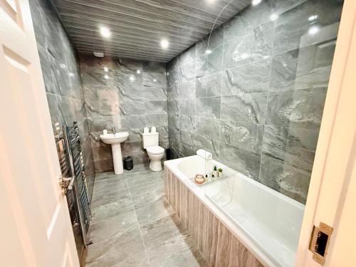 Spacious 4 Bed Home Near Metrolink Whitefield, Manchester (fotografie 9)