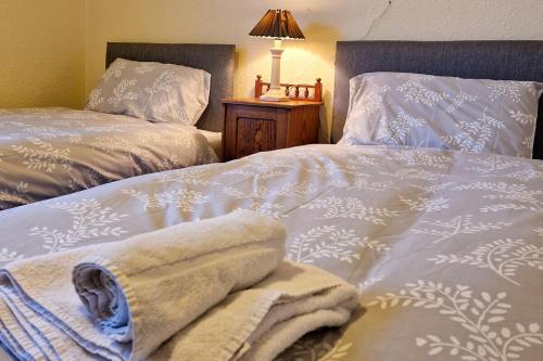 Tallis House, Sleeps 5, near City Centre, Free Parking, Long or Short Stays - by NMB Property, Manchester (photo 7)