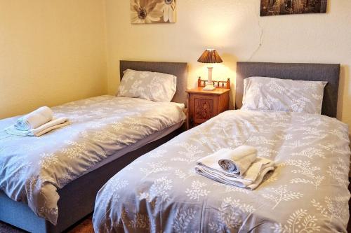 Tallis House, Sleeps 5, near City Centre, Free Parking, Long or Short Stays - by NMB Property, Manchester (photo 6)